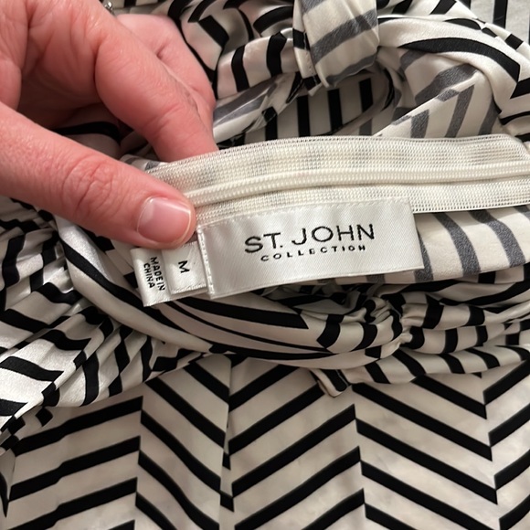 St. John’s Silk Blouse with sash tie. - Picture 3 of 5